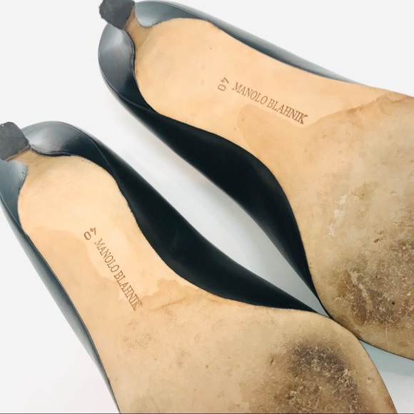 *Classic Black Manolo Blahnik Pumps* - Picture 9 of 11